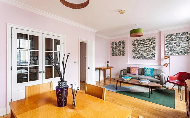 Chic Gunter Grove Flat - London Retreat