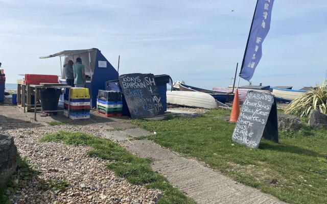 Worthing Beach 180 - 2 bed Seafront With Parking