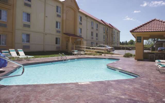 La Quinta Inn by Wyndham Kansas City Lenexa