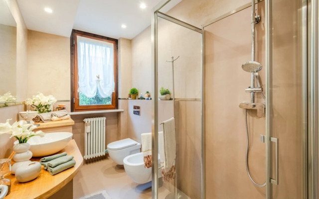 Casa Ambra in Lucca With 1 Bedrooms and 1 Bathrooms