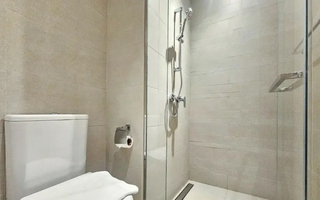 Chic Modern Studio in Azizi Riviera