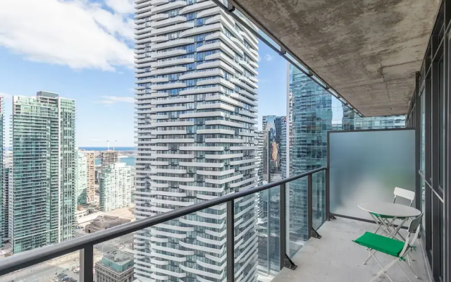 The Corporate Suite - Maple Leaf Square