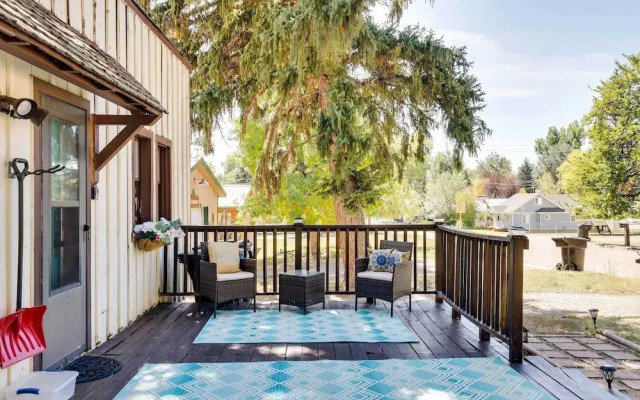 Private Deck & Yard: Pet-friendly Craig Townhome!