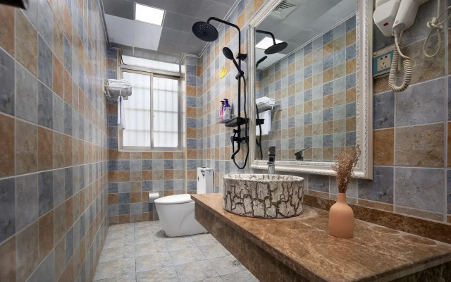 Hongduo Hotel (Xiangxi Road Civil Affairs College)