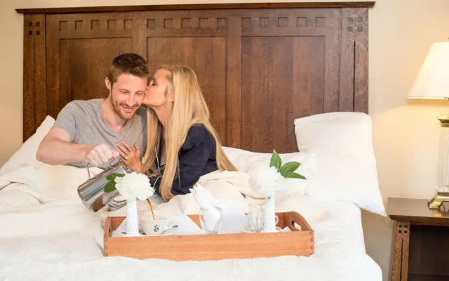 The Historic Summit Inn