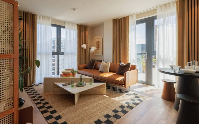 Sophisticated Studio Flat With Rooftop Access