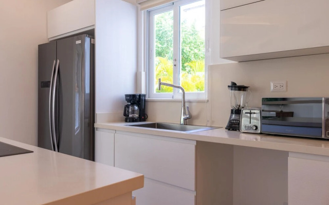 Family Getaway Apartment - On The Beach