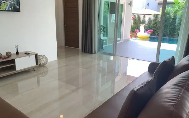 Private Villa with Pool near Laguna