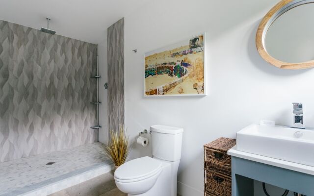 Hotel El Cid by AvantStay – Mid-Century Charm with Poolside Cabanas