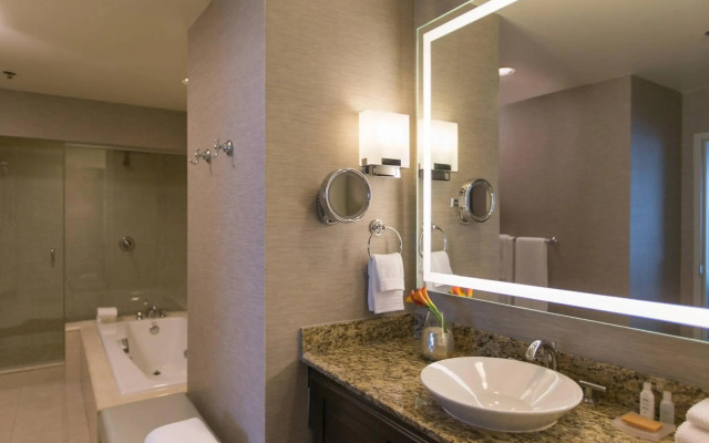 Renaissance Tampa International Plaza Hotel