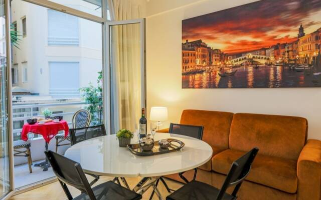 SQUARE MEYERBEER AP4178 By Riviera Holiday Homes