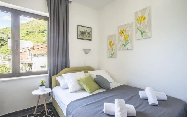 Great Studio Flat With View Near Beach in Tivat