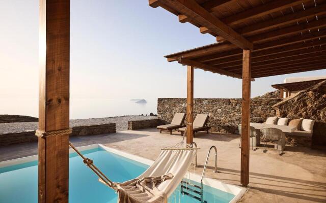 Niva Pool Suites