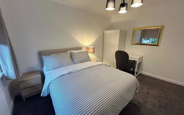 Cosy 3-bed Retreat - Garden, Parking & Bbq