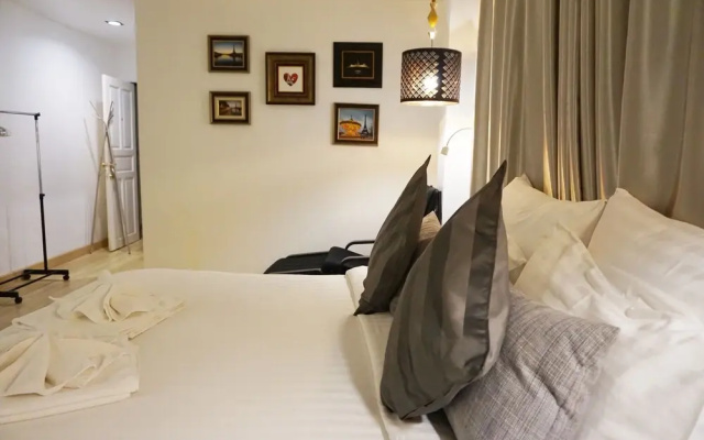 De Paris Self Service Apartment