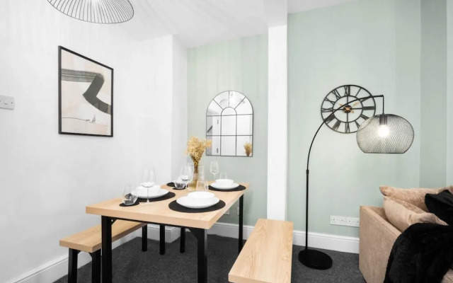 Spacious Home in Harborne