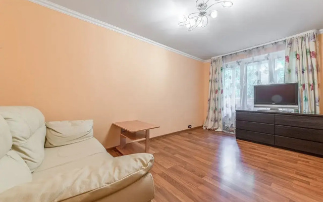 The apartment is located on Bulatnikovsky lane 6 building 1