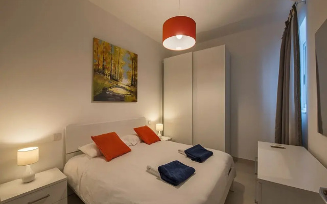 The Hillock North E10