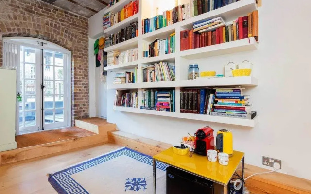 Veeve - The Coach House