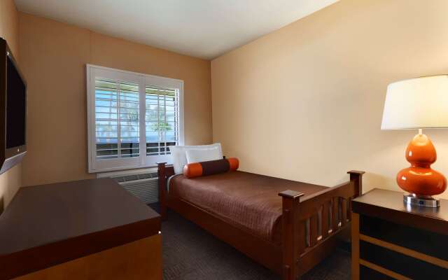 SeaCrest OceanFront Hotel