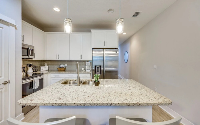Pet-friendly Townhome, 1 Mi to Southbank Riverwalk