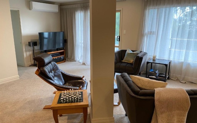 West End Precinct 2 Bedroom Apartment close to walkway and ocean – Guest Rooms – New Plymouth
