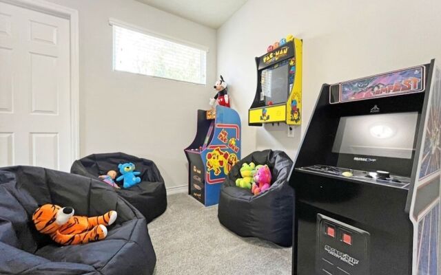 American Dream 6 Bedroom Home by RedAwning