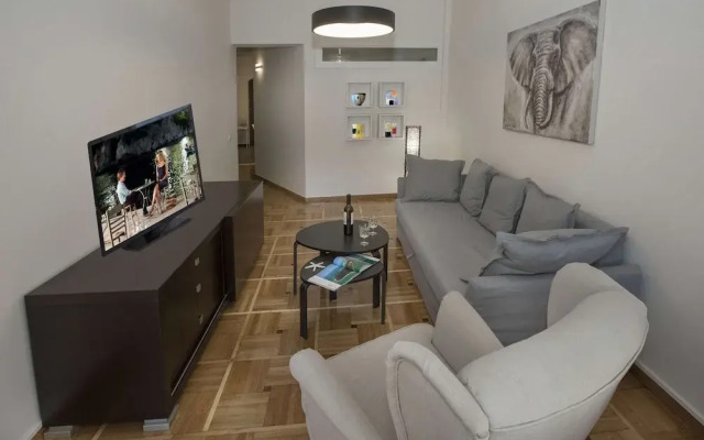Modern Apartment close to Acropolis Museum by GHH