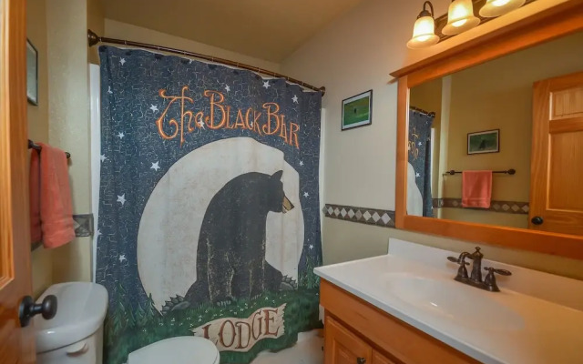 Bear Paws 2 Bedroom House