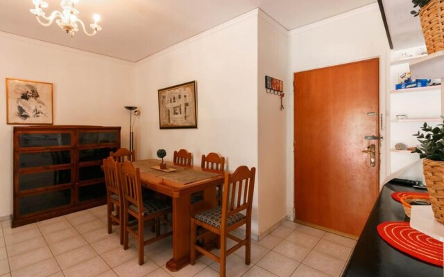 Bright And Spacious Flat, 5 Min From The Beach