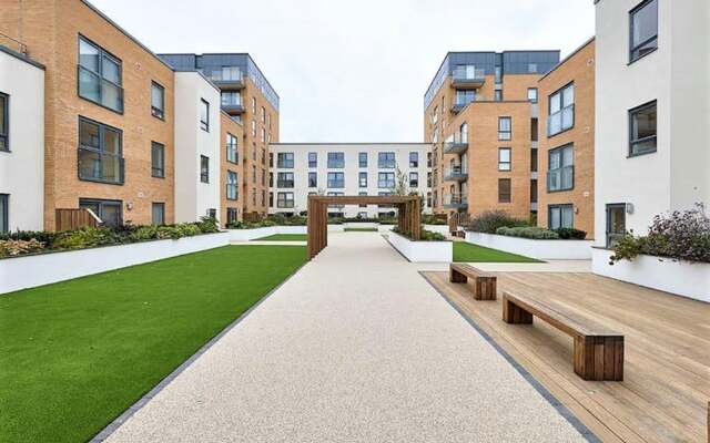 Remarkable 3-bed House in Reading