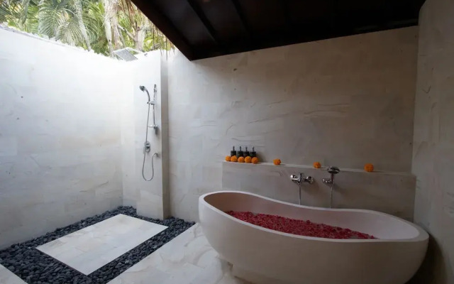 3 BR luxury beachfront with private pool