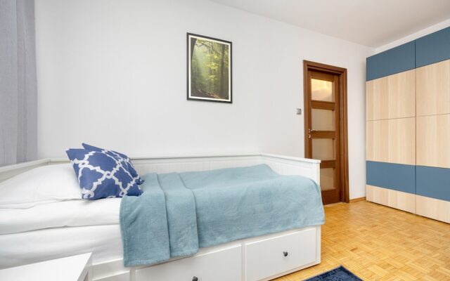 Apartment With Three Bedrooms by Renters