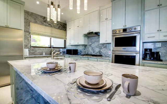 Luxury Oceanfront Villa Fully Staffed Pool Jacuzzi Movie Theatre