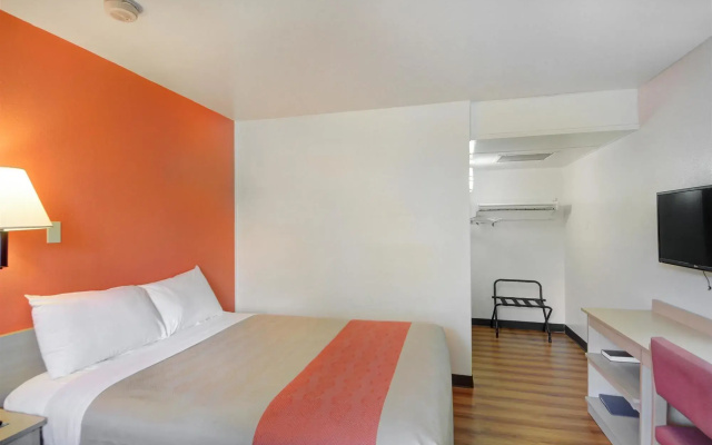 Motel 6 Wichita, KS