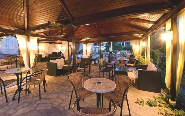 Delphi Hotel
