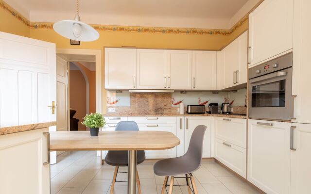 Splendid Townhome in Gare