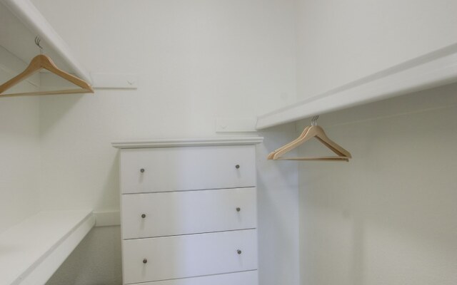 Park Suites at 237 - One Bedroom Apartment