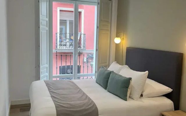 w Impressive 3BR w Sunny Terrace in Chueca