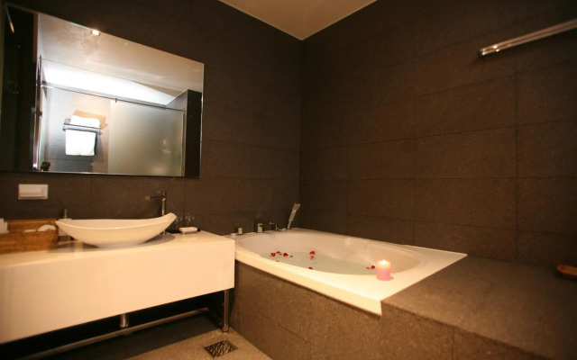 Hyunjin Tourist Hotel