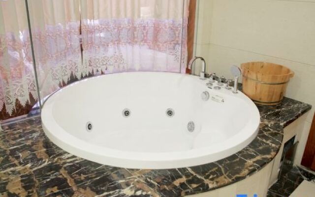 Houde Nanquanshan Hotel