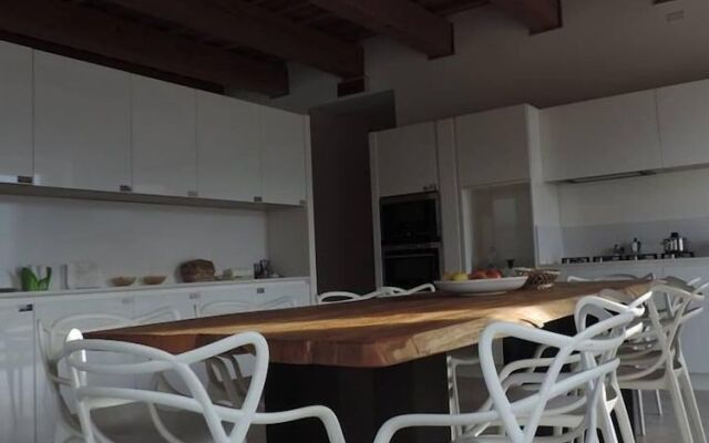 Amico Country House