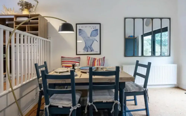 Host Stay Blue Boho at Bristol Gardens