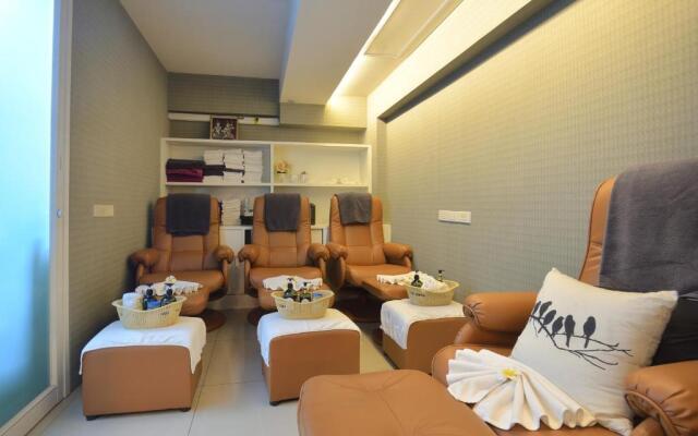 De Lux Bangkok Hotel