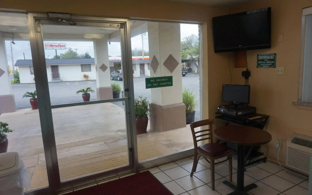 Pearsall Executive Inn