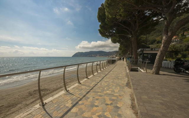 Apartment With 3 Bedrooms in Alassio, With Enclosed Garden and Wifi Near the Beach