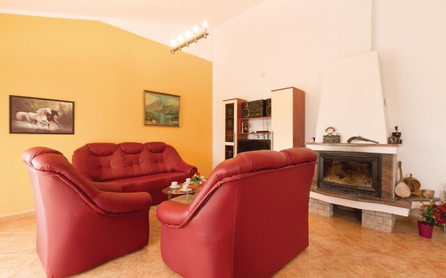 Beautiful Home in Betiga With Wifi and 4 Bedrooms