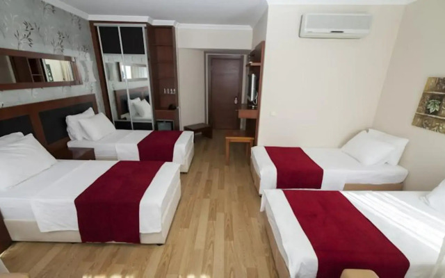 Hotel Peli̇t