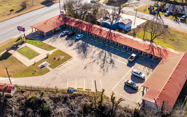 Western Inn by Capital O Cleburne TX