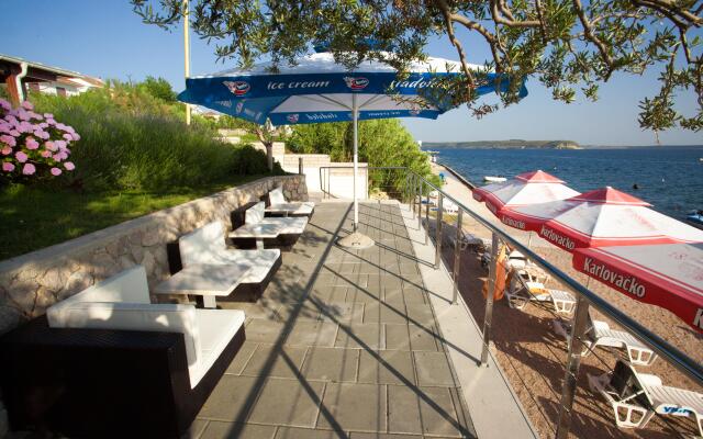 Hotel and Apartments Vila 4m